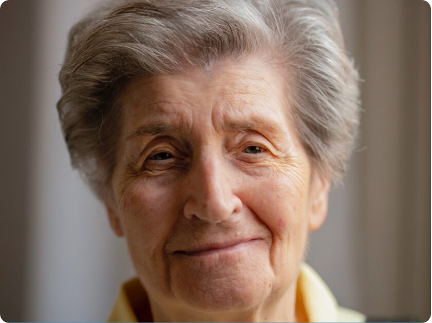 Ritratto di un'anziana sorridente